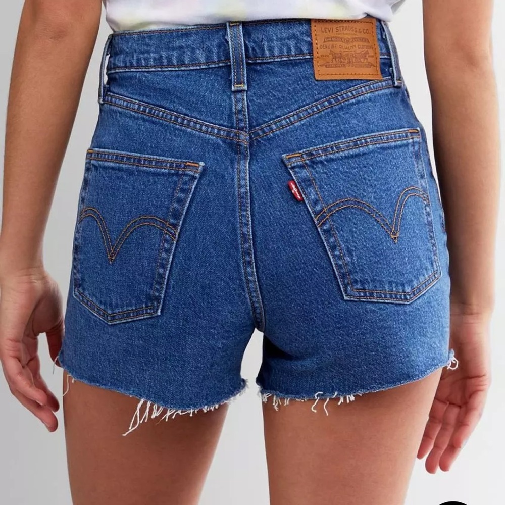 LEVI’S - ribcage shorts